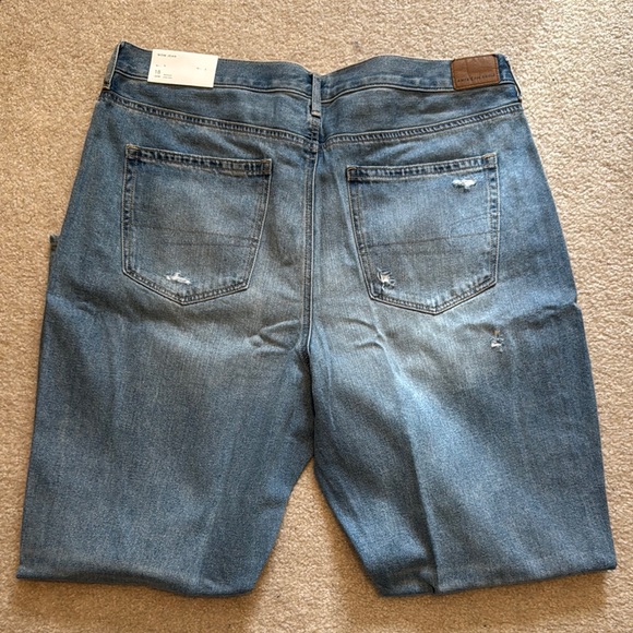 American Eagle Outfitters High Rise Mom Blue Jeans - Picture 4 of 6